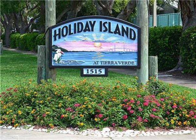 Holiday Island Sign